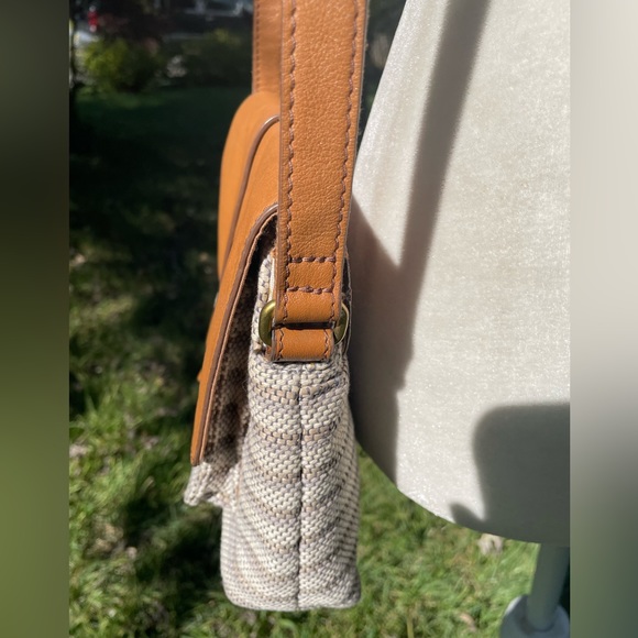 Fossil’s Woven Crossbody Bag w Leather Trim - Picture 4 of 13